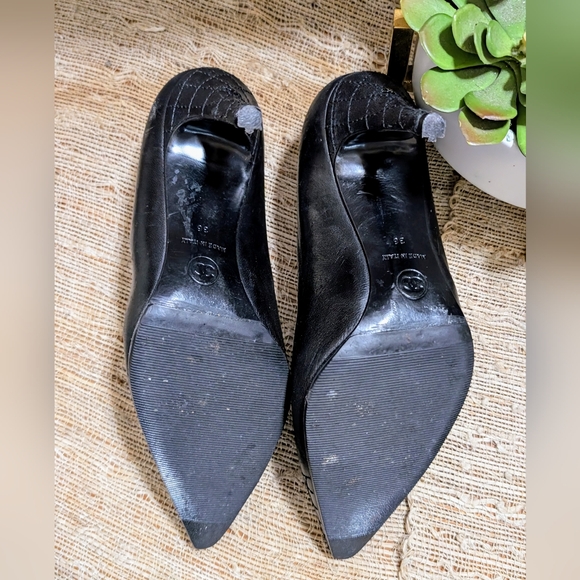 CHANEL • Quilted Leather Vintage Pumps in Black - Picture 7 of 8